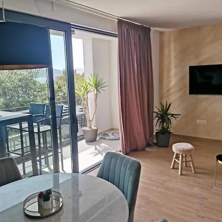Spacious In Biograd With Sea View 아파트