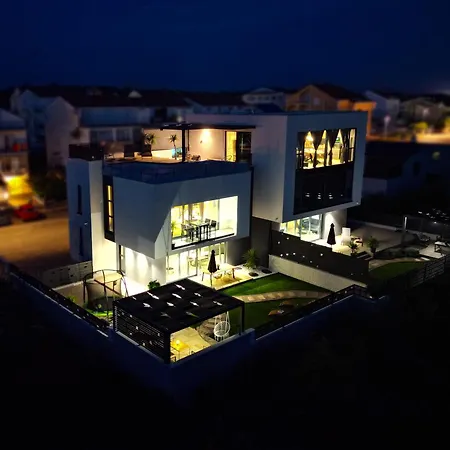 Spacious In Biograd With Sea View 아파트
